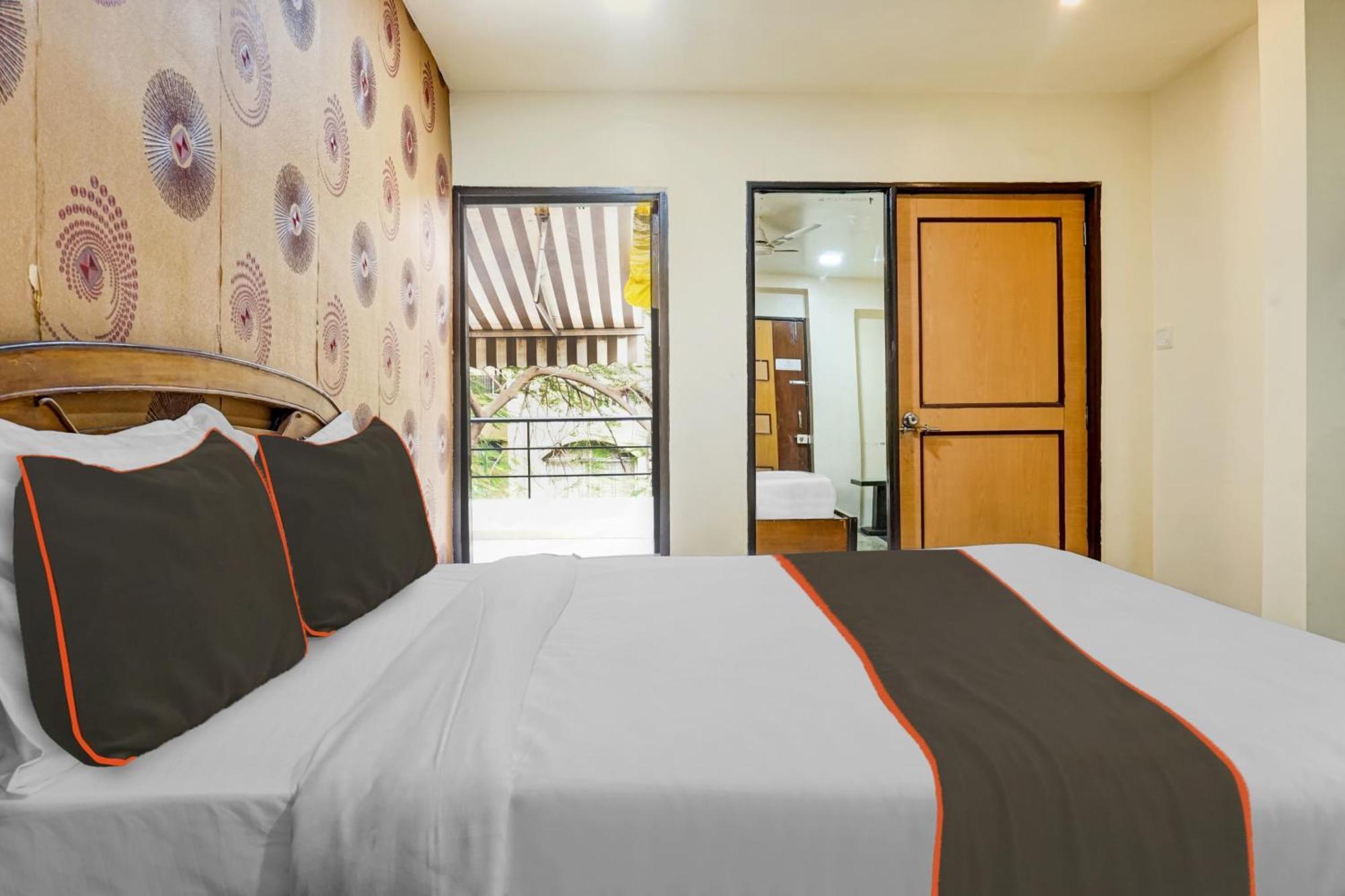 Hotel Galaxy Residency Kalyani Nagar Pune Esterno foto