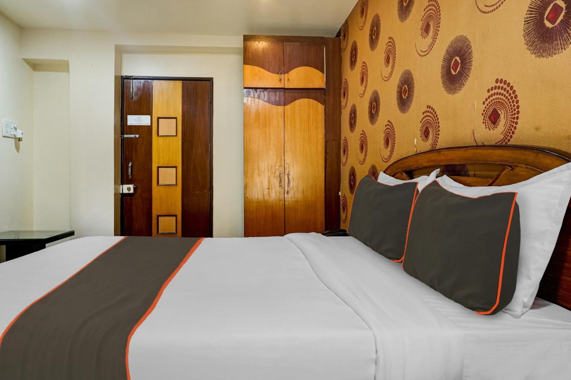 Hotel Galaxy Residency Kalyani Nagar Pune Esterno foto